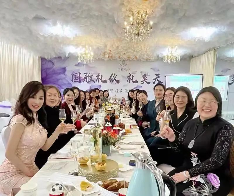 衡正源律师事务所举办庆“女神节”活动